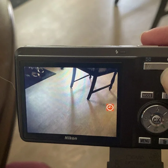 Nikon Coolpix Digital Camera with Charger - Picture 4 of 8